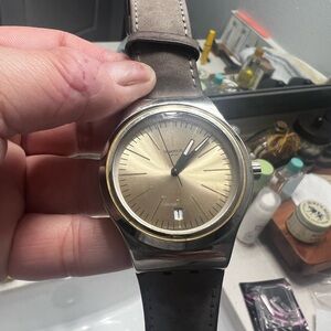 Unisex Women or Men’s Brown Leather Strap Watch